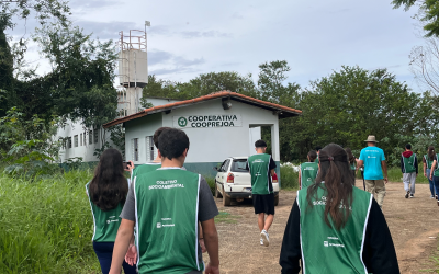 Estudantes dos Coletivos Socioambientais das Escolas Climáticas conhecem infraestruturas de gestão ambiental de seus municípios
